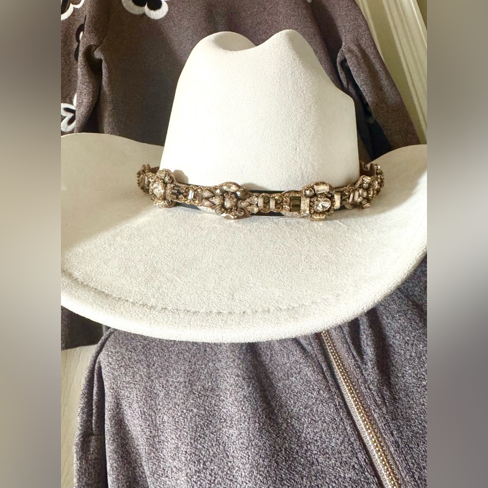 Hat strap Deepa Gurnani handmade by artisans in India Sz S-M.